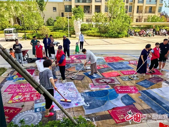 星空体育青岛莱西市水集街道社区联合物业企业开展清洗地垫志愿服务活动