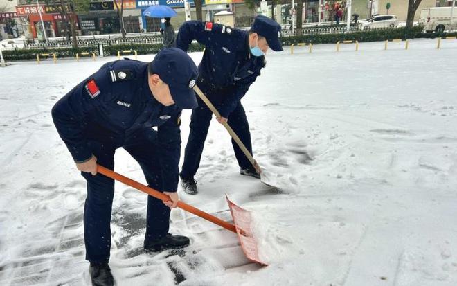 星空体育情融冰雪 浦发银行武汉分行开展便民暖心服务(图3)