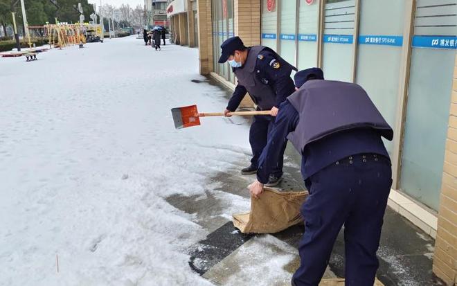 星空体育情融冰雪 浦发银行武汉分行开展便民暖心服务(图2)